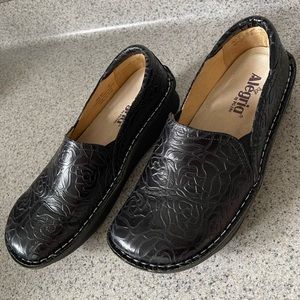 Alegria Debra Embossed Rose Shoes 39